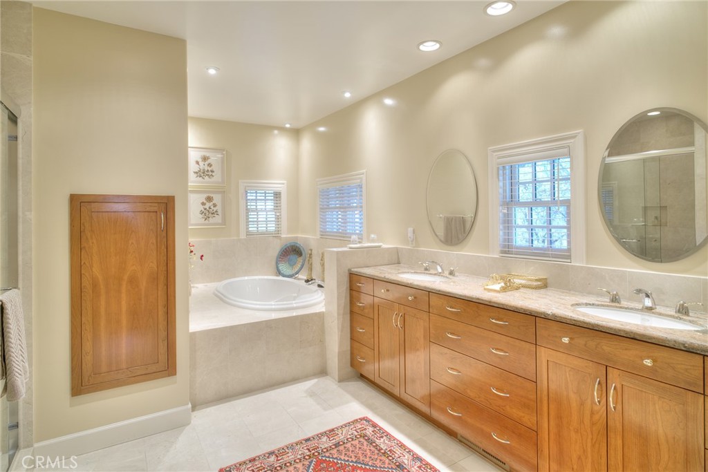 415 Hurleton Road Oroville, CA 95966 - Photo 28 of 70 Guest Suite Bath