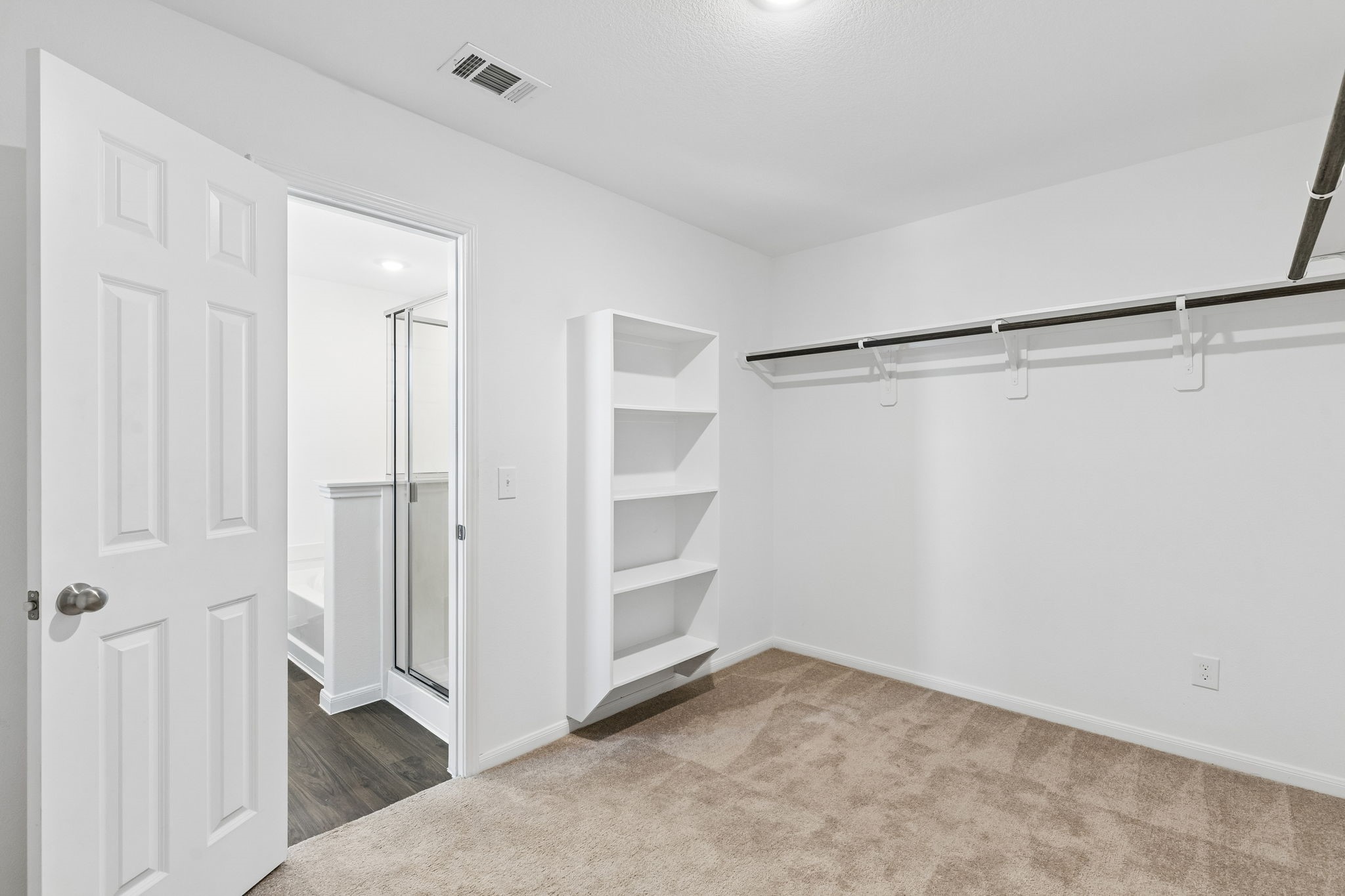 7329 Madison Commons Lane Houston, TX 77075 - Photo 10 of 17 Primary Bedroom Oversized Walk-In Closet