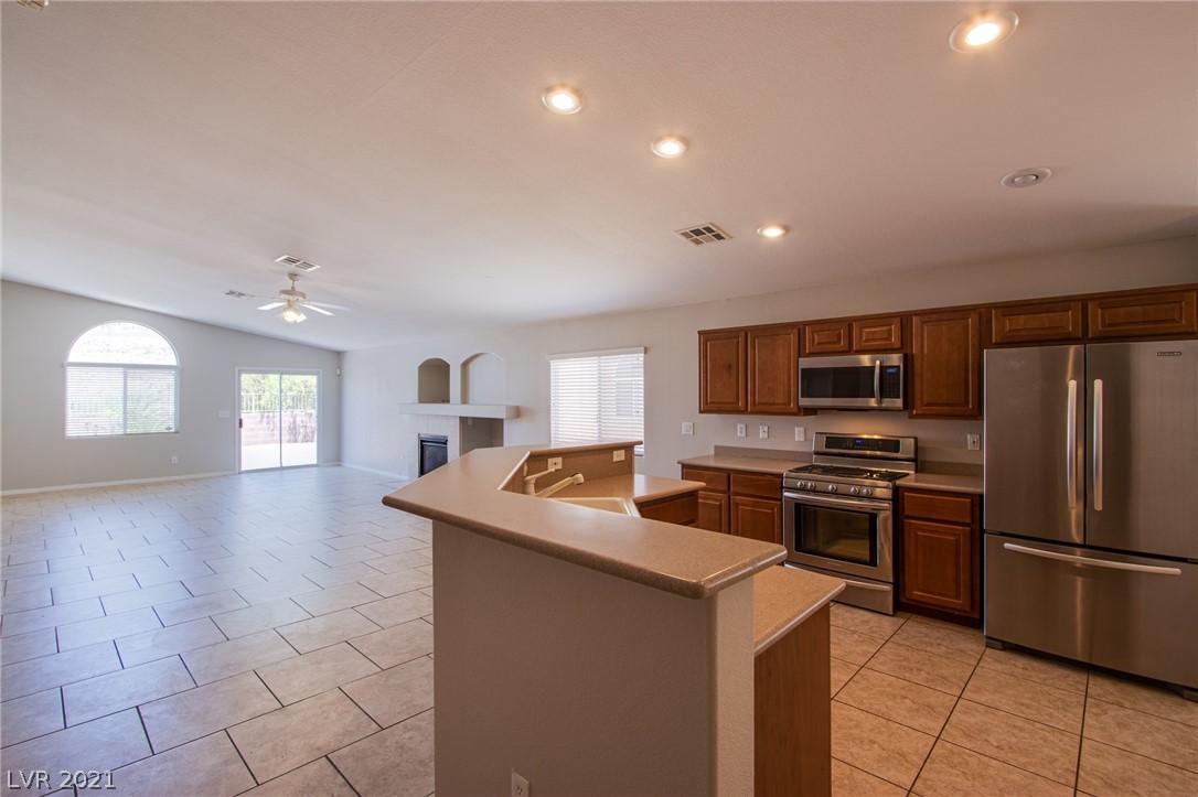 2284 Chestnut Ranch Avenue Henderson, NV 89052 - Photo 3 of 33 Gallery Image 3