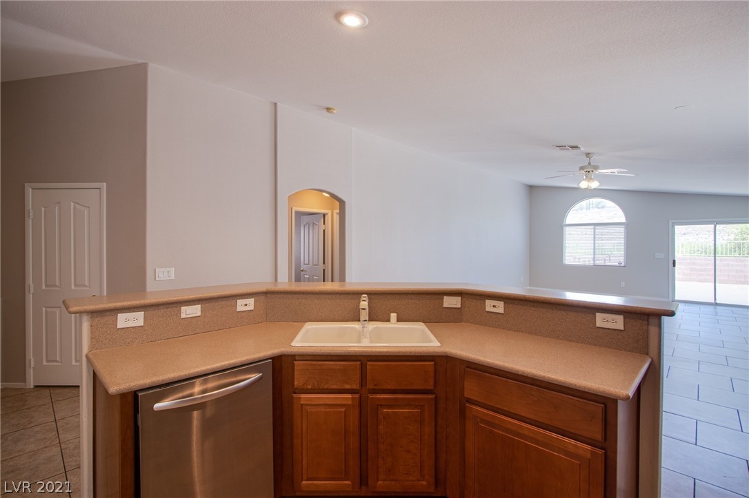 2284 Chestnut Ranch Avenue Henderson, NV 89052 - Photo 7 of 33 Gallery Image 7
