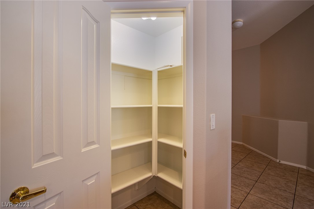 2284 Chestnut Ranch Avenue Henderson, NV 89052 - Photo 10 of 33 Gallery Image 10