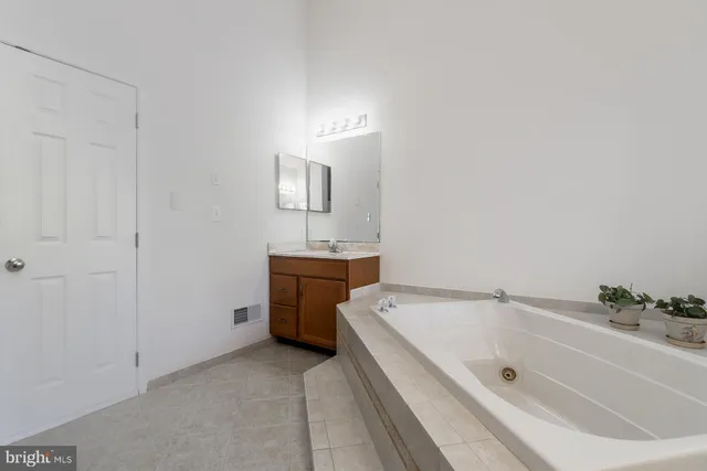 $880,000 | 4178 Rexford Drive, Bethlehem, PA 18020