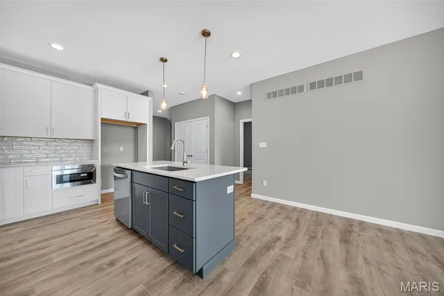 $459,900 | 706 Barnwood Hill Drive, Wentzville, MO 63385