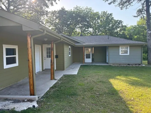 $1,450 | 12046 Center Street, Unit 200, Quinlan, TX 75474