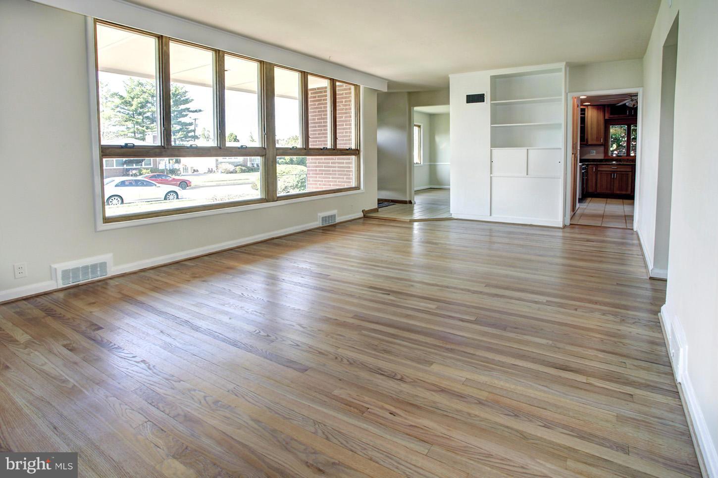 3102 Marnat Road Baltimore, MD 21208 - Photo 3 of 30 Living Room