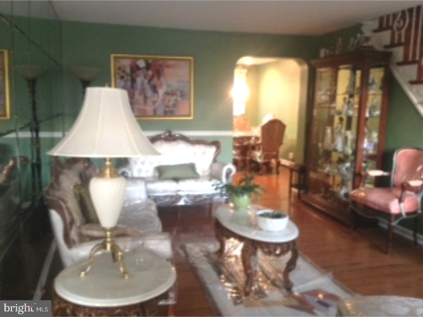8539 Temple Road Philadelphia, PA 19150 - Photo 4 of 25 Living Room