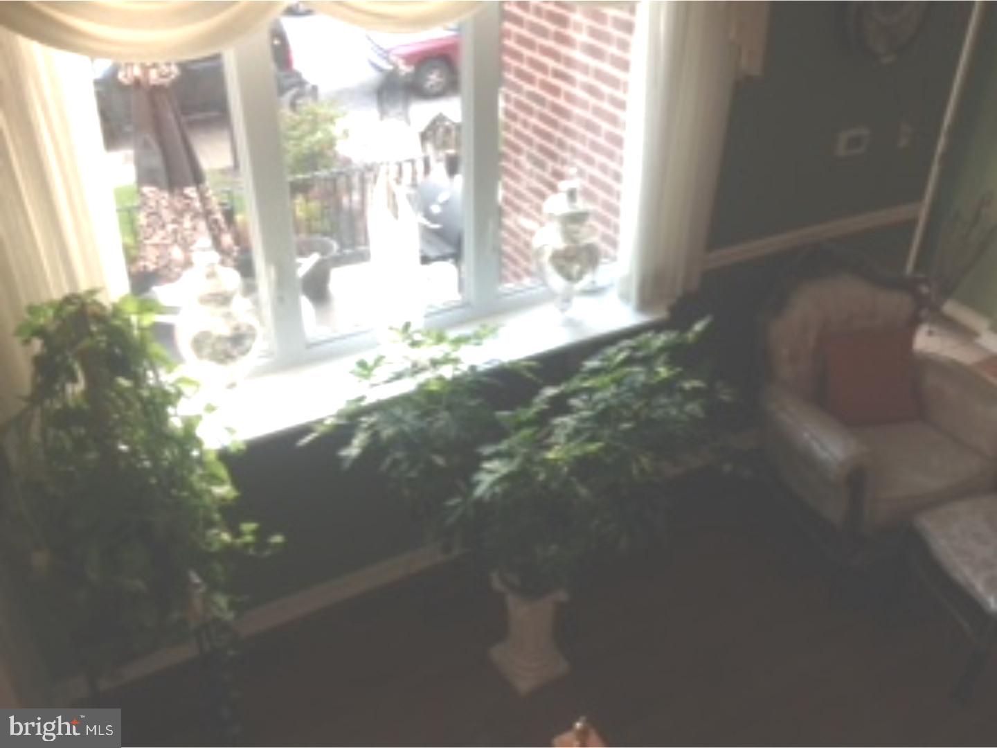 8539 Temple Road Philadelphia, PA 19150 - Photo 7 of 25 Living Room