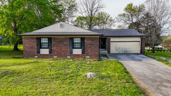 $305,000 | 206 Hilltop Drive, Shelbyville, TN 37160