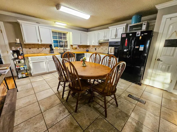 $305,000 | 206 Hilltop Drive, Shelbyville, TN 37160