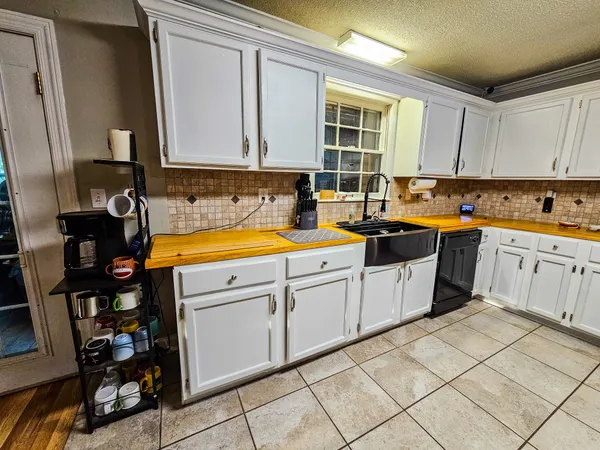 $305,000 | 206 Hilltop Drive, Shelbyville, TN 37160