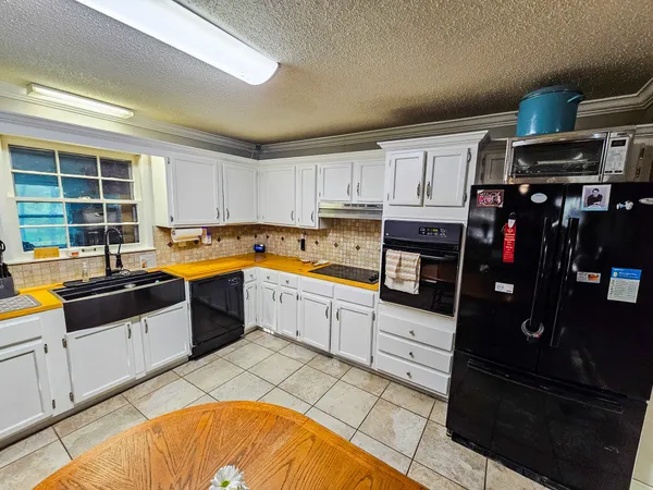 $305,000 | 206 Hilltop Drive, Shelbyville, TN 37160