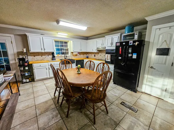 $305,000 | 206 Hilltop Drive, Shelbyville, TN 37160