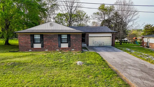 $305,000 | 206 Hilltop Drive, Shelbyville, TN 37160