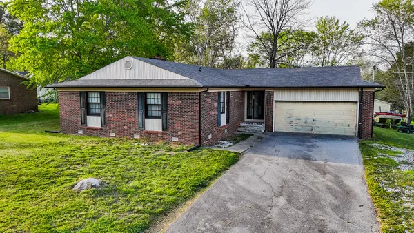 $305,000 | 206 Hilltop Drive, Shelbyville, TN 37160