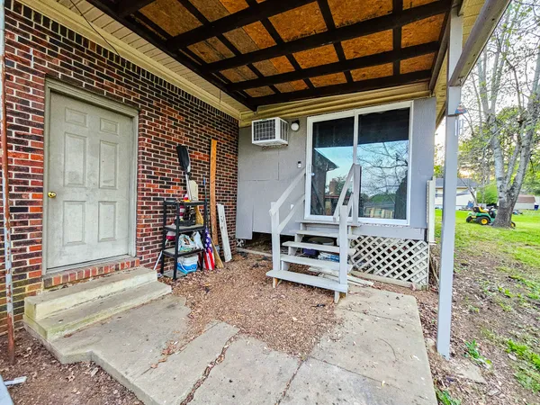 $305,000 | 206 Hilltop Drive, Shelbyville, TN 37160