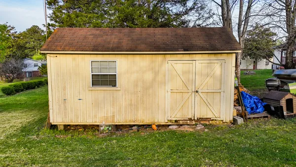 $305,000 | 206 Hilltop Drive, Shelbyville, TN 37160