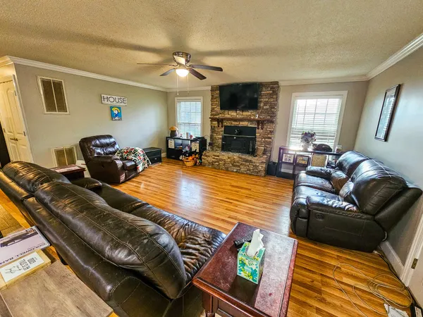 $305,000 | 206 Hilltop Drive, Shelbyville, TN 37160