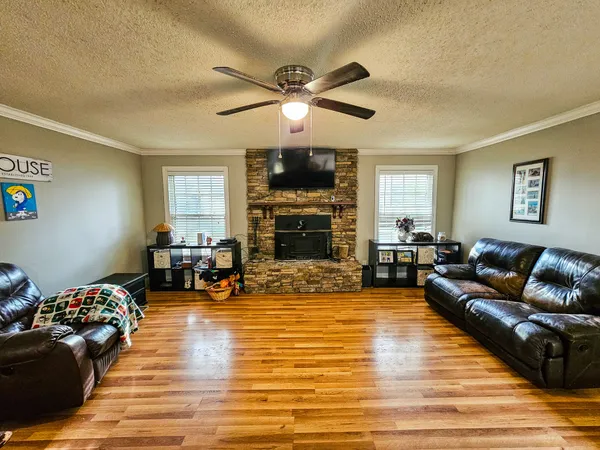 $305,000 | 206 Hilltop Drive, Shelbyville, TN 37160