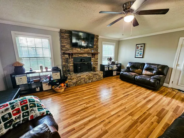 $305,000 | 206 Hilltop Drive, Shelbyville, TN 37160