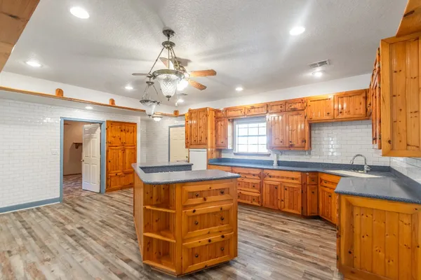 $995,000 | 7316 Pine Drive, Alvin, TX 77511
