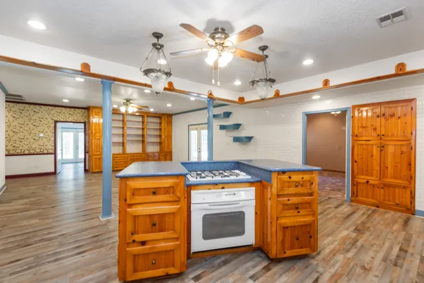 $995,000 | 7316 Pine Drive, Alvin, TX 77511