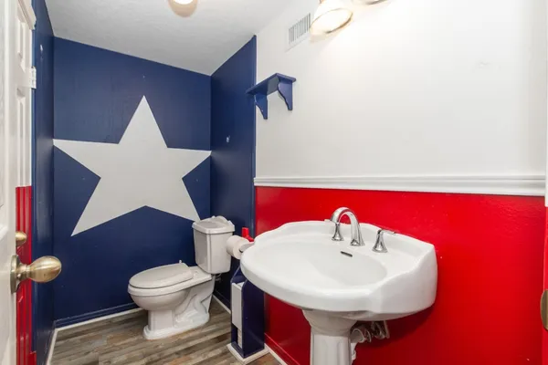 $995,000 | 7316 Pine Drive, Alvin, TX 77511