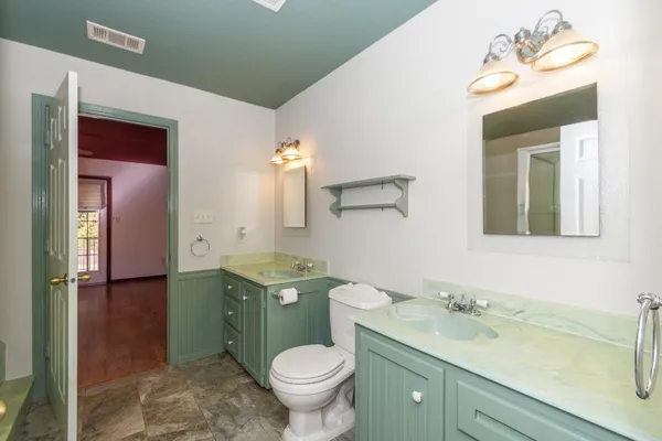 $995,000 | 7316 Pine Drive, Alvin, TX 77511