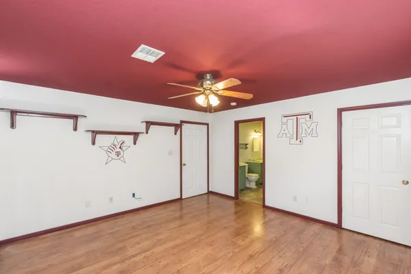 $995,000 | 7316 Pine Drive, Alvin, TX 77511