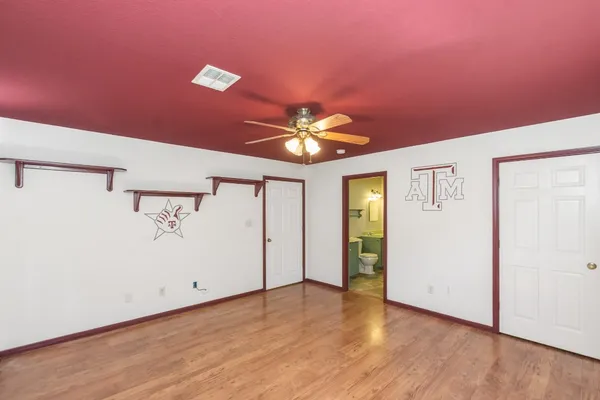 $995,000 | 7316 Pine Drive, Alvin, TX 77511
