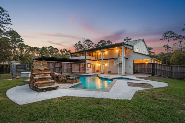 $995,000 | 7316 Pine Drive, Alvin, TX 77511