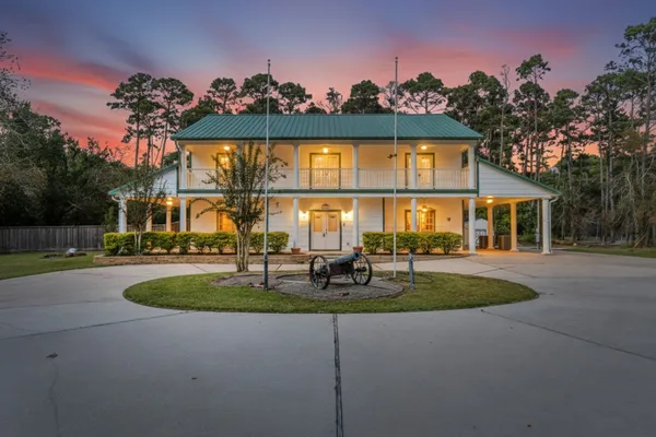 $995,000 | 7316 Pine Drive, Alvin, TX 77511