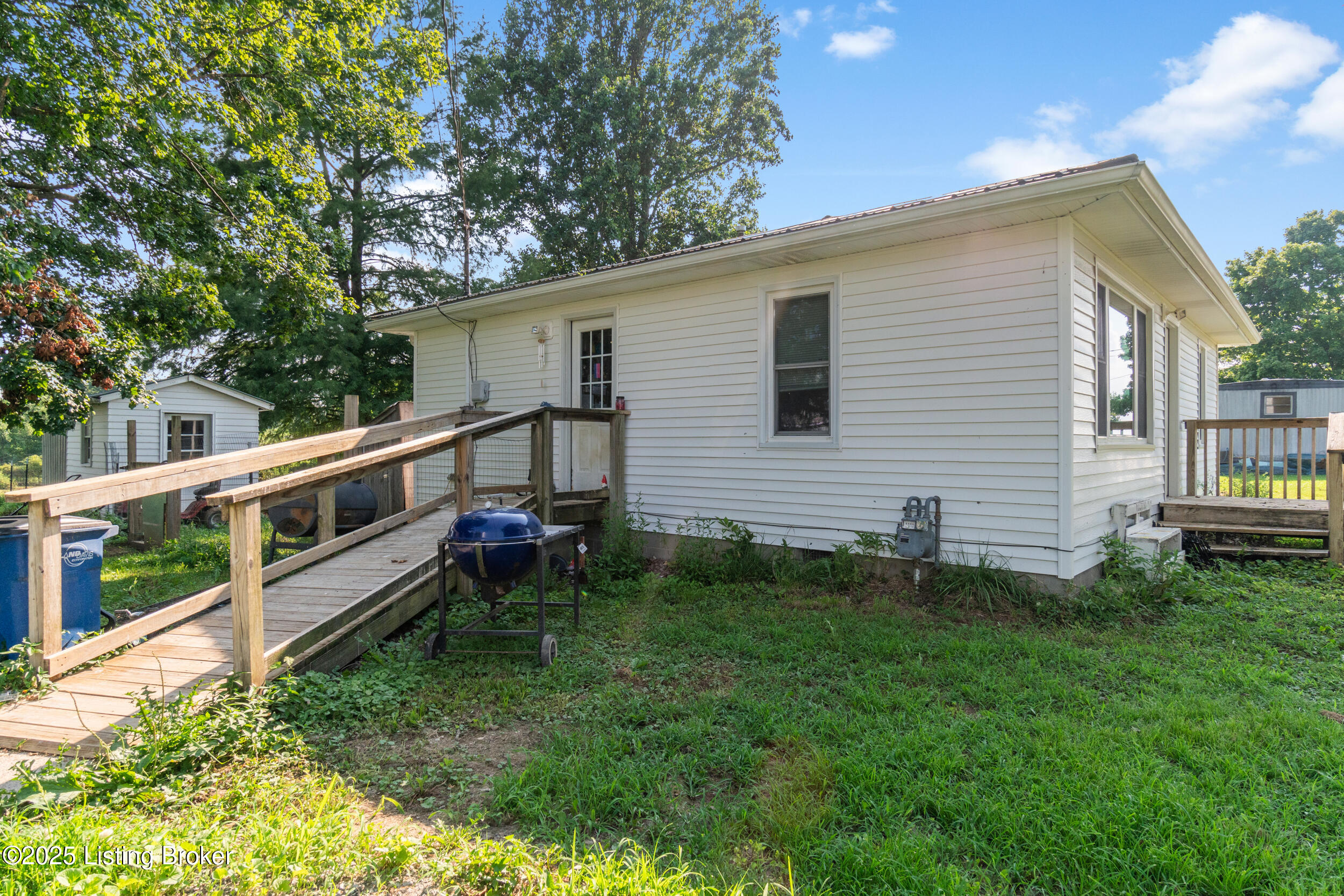 1255 Holy Cross Road Loretto, KY 40037 - Photo 4 of 28 DSC03663