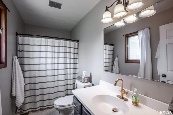 $324,900 | 2944 Delora Lane, Herrin, IL 62948