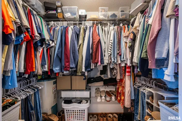 $324,900 | 2944 Delora Lane, Herrin, IL 62948