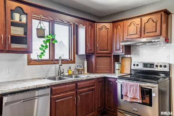 $324,900 | 2944 Delora Lane, Herrin, IL 62948