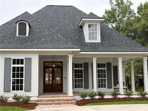 $1,280,000 | 219 West 11th Avenue, Covington, LA 70433
