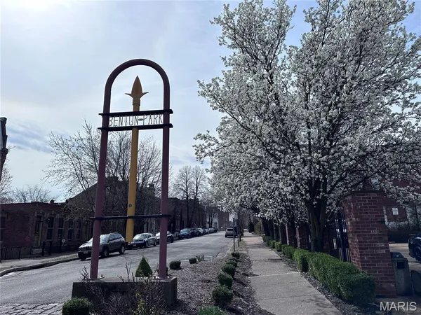 $299,900 | 2422 McNair Avenue, St. Louis, MO 63104