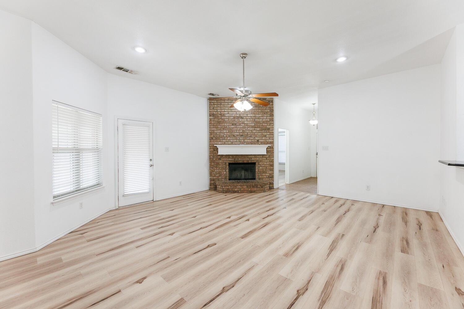 6906 37th Street Lubbock, TX 79407 - Photo 4 of 50 Living Area