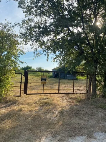 $400,000 | 3254 Rd Mount, Mount Calm, TX 76673