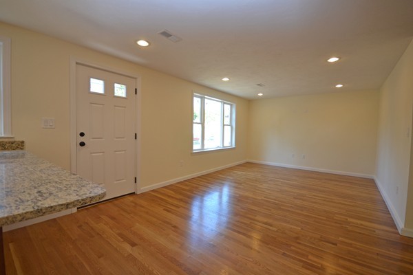 42 Samoset Road Woburn, MA 01801 - Photo 2 of 16