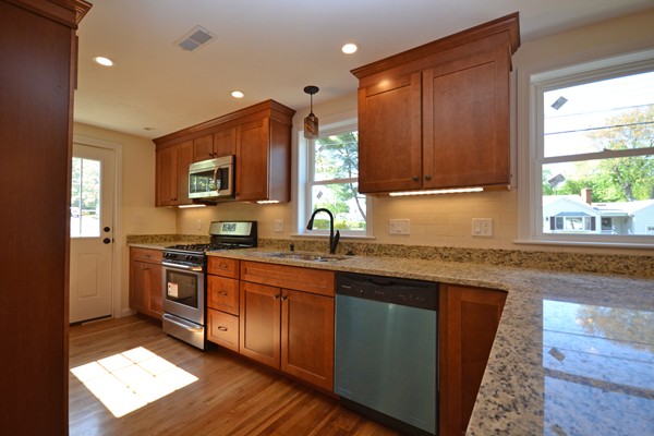 42 Samoset Road Woburn, MA 01801 - Photo 5 of 16
