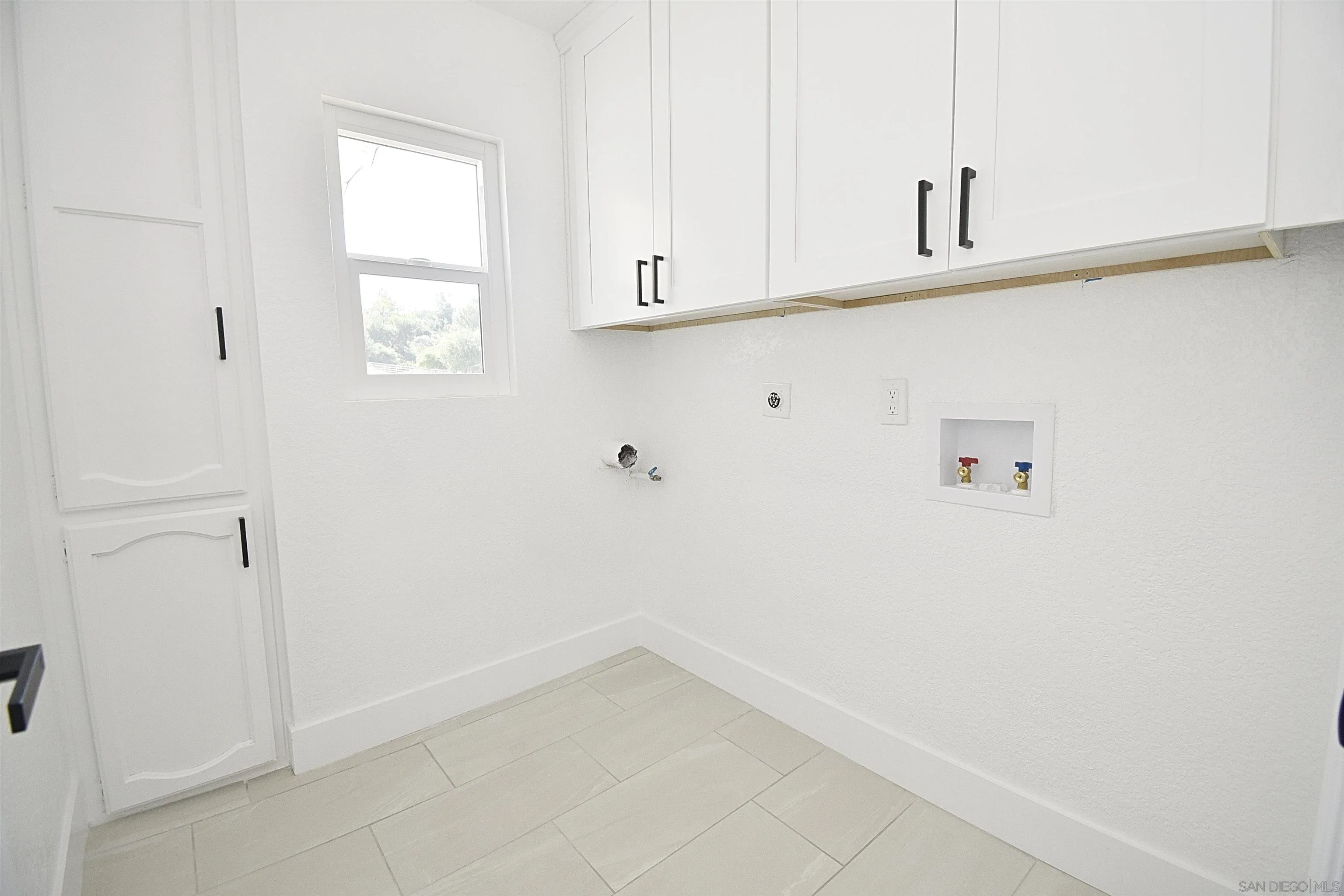 614 Sneath Way Alpine, CA 91901 - Photo 47 of 75 UPSTAIRS LAUNDRY ROOM