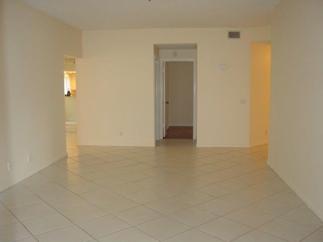 23230 Island View, Unit E Boca Raton, FL 33433 - Photo 6 of 29 Living Room