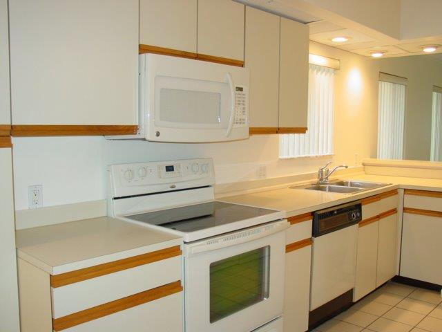 23230 Island View, Unit E Boca Raton, FL 33433 - Photo 8 of 29 Kitchen