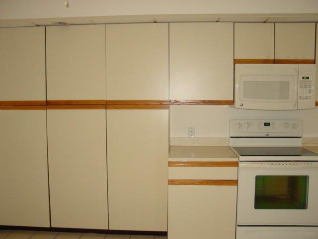 23230 Island View, Unit E Boca Raton, FL 33433 - Photo 9 of 29 Kitchen