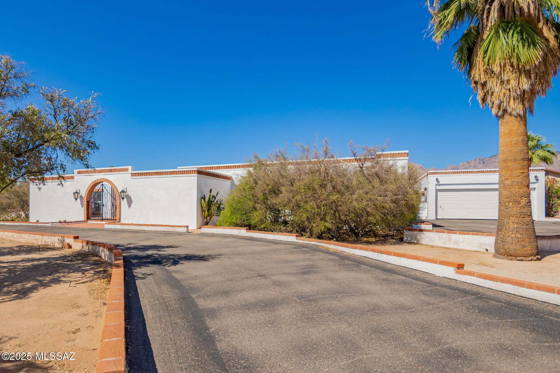 860 West Chula Vista Road Tucson, AZ 85704 - Photo 2 of 49