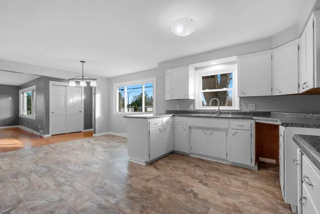 $324,900 | 4710 West Capitol Drive, Appleton, WI 54913