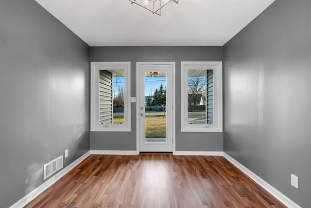 $324,900 | 4710 West Capitol Drive, Appleton, WI 54913