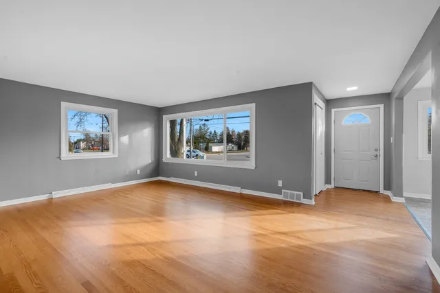 $324,900 | 4710 West Capitol Drive, Appleton, WI 54913