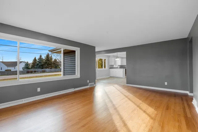 $324,900 | 4710 West Capitol Drive, Appleton, WI 54913